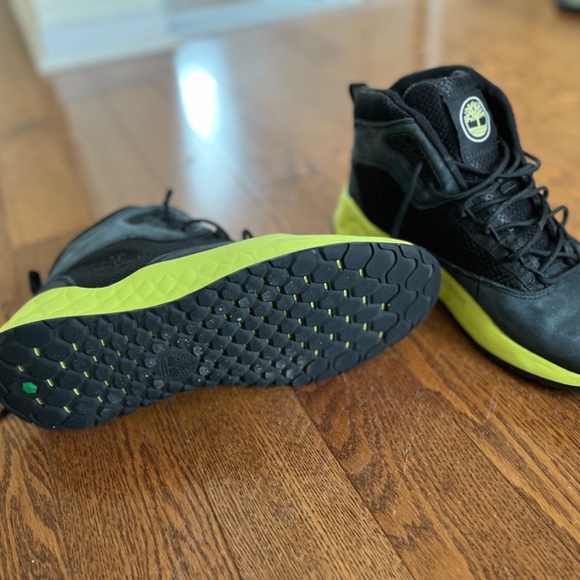 TIMBERLAND MEN'S SOLAR WAVE MID-TOP WATERPROOF HIKING SHOE - Picture 5 of 6